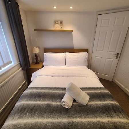 Grand Near Etihad Stadium Coop Live Droylsden Extérieur photo
